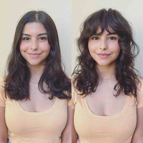 Medium-length undone shaggy cut for women Womens Wavy Haircuts, Wash And Go Hairstyles For Thick Hair, Wavy Haircut Women, Medium Wavy Haircuts For Women, Thick Curly Bangs, Wavy Haircut With Bangs, Bangs For Thick Wavy Hair, Face Framing Wavy Hair, Wavy Hair Cuts With Bangs