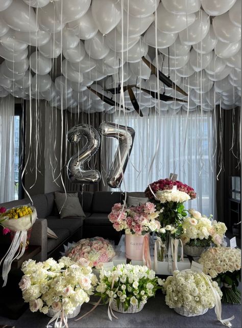 Rebirth Party Ideas, 27th Birthday Decorations For Her, 27 Birthday Aesthetic, 27th Birthday Aesthetic, Room Birthday Decoration Surprise, Birthday Balloons Aesthetic, Birthday Set Up, 27th Birthday Decorations, Luxury Birthday Party