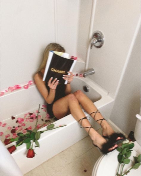 Valentines Shoot Aesthetic, Casual Bedroom Photoshoot, Valentines Bathtub Photoshoot, Photoshoot Ideas For Valentines Day, Valentine’s Day Single Photoshoot, Simple Valentine’s Day Photoshoot, Valentines Day Photoshoot Ideas At Home, Instagram Valentines Day Pictures, Vday Instagram Posts