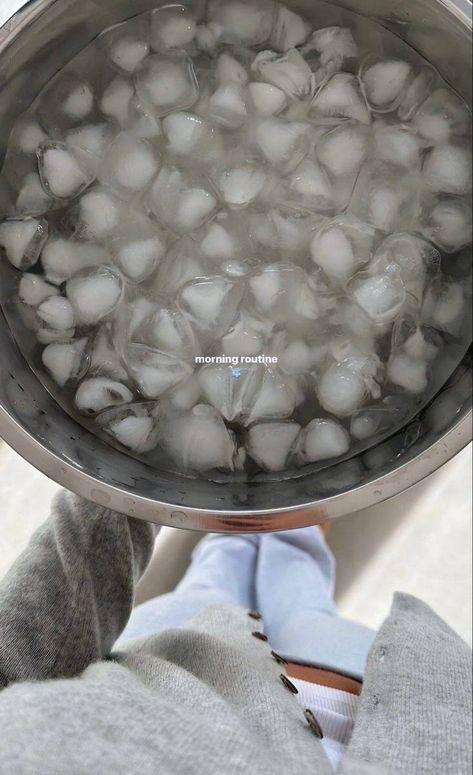 Healthy Girl, Healthy Lifestyle Inspiration, روتين العناية بالبشرة, Ice Cubes, Just Girl Things, Makeup Skin Care, Body Skin Care, Beauty Secrets, Skin Makeup