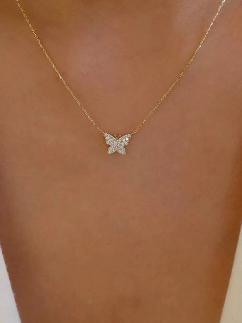 Cartier – Tomilee Cosmetics Butterfly Necklace Gold, Preppy Jewelry, Pretty Jewelry Necklaces, Jewelry Accessories Ideas, Butterfly Pendant Necklace, Gold Charm Necklace, Classy Jewelry, Fancy Jewelry, Cute Necklace