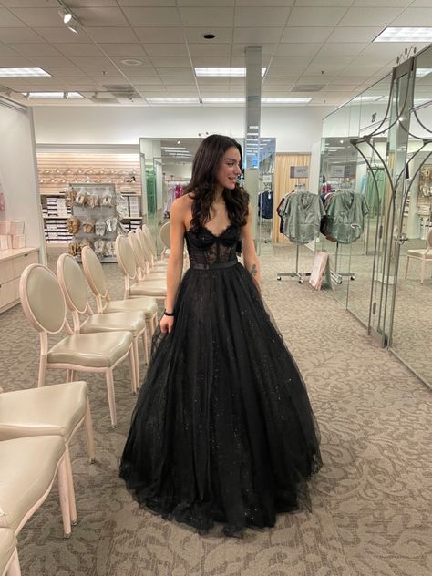 Black Grad Dress Long, Black Prom Dress Poofy, Black Prom Dress Flowy, Flowy Black Prom Dress, Black Puffy Prom Dress, Black Flowy Prom Dress, Black Banquet Dresses, Black Grad Dresses, Sweet 16 Dresses Black