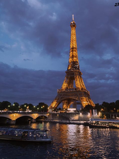 Eiffel Tower lit up with cloudy evening background. Paris Eiffel Tower Aesthetic Night, Paris Story, Real Life Disney Characters, Paris Dream, Beautiful Scenery Photography, Paris Vibes, Paris Wallpaper, Paris Pictures, Paris Tours