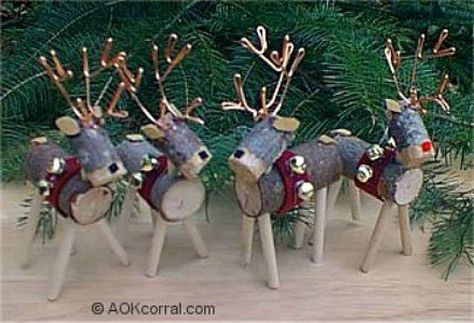 All reindeer crafts for kids, preschoolers, kindergarten, teens and adults. Easy reindeer craft projects using paper bags, clothes pins, clay pots, light bulbs, twigs. Super cute ideas. Rustic Christmas Crafts, Ren Geyiği, Reindeer Craft, Wooden Reindeer, Last Minute Christmas Gifts, Reindeer Ornaments, Christmas Wood, Christmas Deco, Homemade Christmas