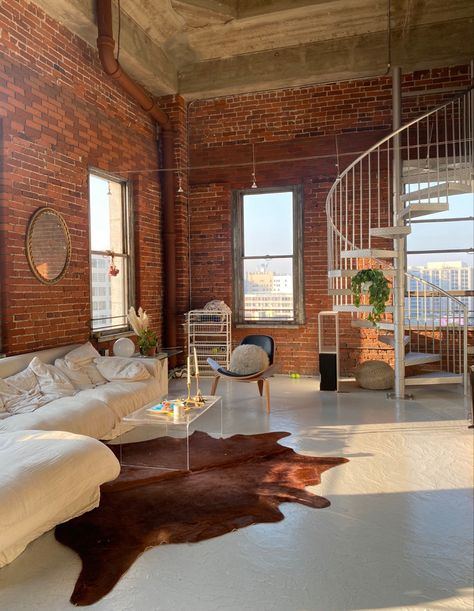 New Yorker Loft, Loft Aesthetic, Brick Apartment, Industrial Style Living Room, 아파트 인테리어, Apartment Aesthetic, Loft Living, Brick Walls, New York Apartment