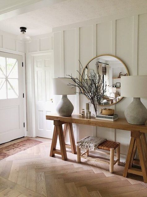 Here are seven farmhouse entryway ideas that are more than just a nice place to store your Wellington boots, and are guaranteed to make a good first impression. #farmhousestyle #entryways #homedecor Vstupná Hala, Fresh Interior, Farmhouse Entryway, Farmhouse Interior Design, Modern Entryway, Modern Cottage, Farmhouse Interior, Entry Table, Cool Ideas