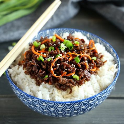 Easy Korean Beef Rice Bowls {15 Minute Meal} - The Busy Baker Beef Rice Bowls, Easy Korean Beef, Koreansk Mat, Pastas Recipes, Beef Rice, Rice Bowls Recipes, Healthy Weeknight Meals, Korean Beef, 15 Minute Meals