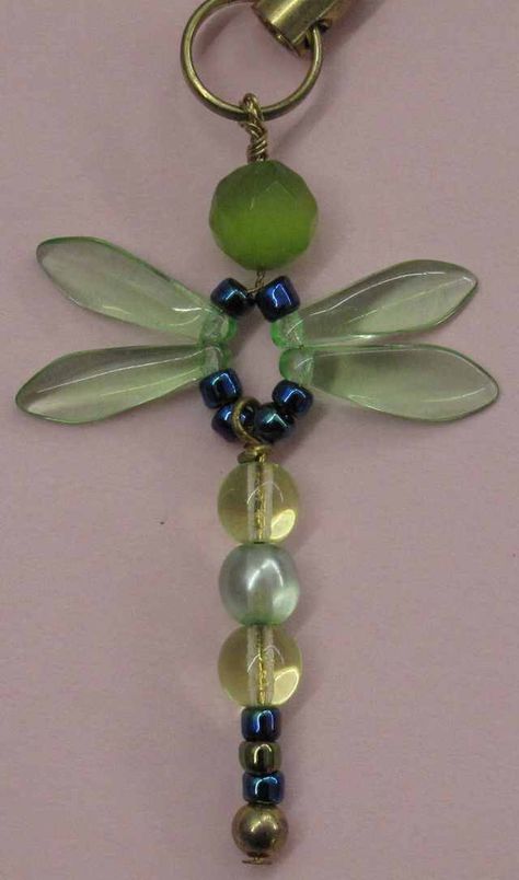 What to do with small numbers of left over beads ~ Seed Bead Tutorials Tassen Hanger, Seed Bead Tutorials, Anting Manik, Beaded Dragonfly, Diy Collier, Bijoux Fil Aluminium, Green Dragonfly, Seed Bead Tutorial, Beaded Crafts