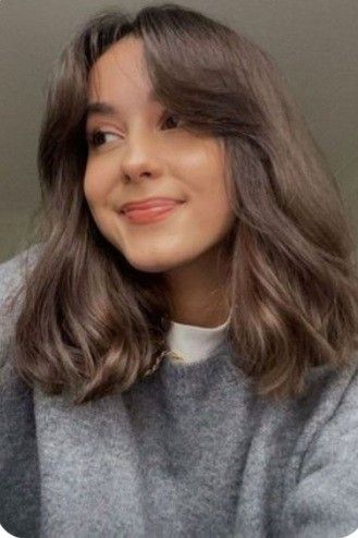 Shoulder Length Wavy Hair, Short Wavy Haircuts, Celebrity Hair Colors, Brunette Hair With Highlights, Bangs With Medium Hair, Hair Inspiration Short, Hairstyles For Layered Hair, Hair Trim, Short Hair Tutorial