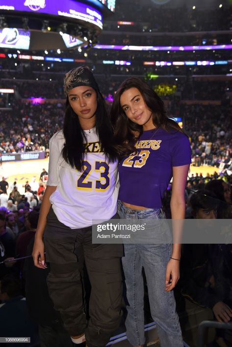 Laker Game Outfit Women, Nba Outfits For Women, Lakers Game Outfit Women, Lakers Outfit Women Style, Laker Outfit Women Style, Nba Game Outfit Woman, Nba Clothes, Nba Game Outfit, Lakers Outfit