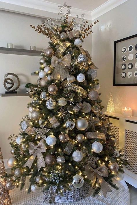 Gold And Silver Tree Decorations, Christmas Tress Ideas, Unique Christmas Trees Themes Ideas, How To Design Christmas Tree, Christmas Tree With Silver Ornaments, Little Christmas Tree Ideas, Xmas Tree Decorations Ideas, Chrismast Decoration Ideas, Christmas Outside Decorations