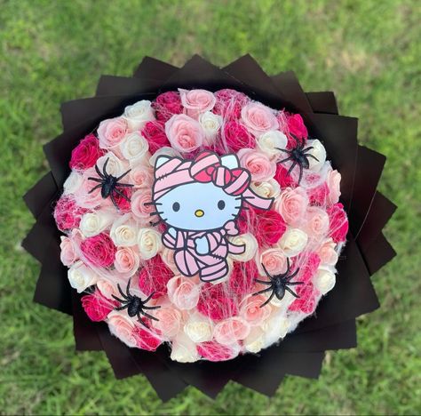 #ramos#ramo#bouquets#bouquet#ramobuchon#bouquet offlowers#hellokittybouquet#hellokittyramo#hellokitty#he Ilokittylover#mummyhellokitty#mummybouquet#mummy# spookyseason#spookybouquet#nails#hellokittynails#spoo kynails#pinkbouquet#explorepage#explore#spookyramo# hellokittycore#sanrio#sanriocore#spooky#cute#pinkroses #pink#spiderbouquet Spooky Hello Kitty, Hello Kitty Bouquet, Ribbon Rose Bouquets, Winnie The Pooh Halloween, Roses Bouquet Gift, Ribbon Flowers Bouquet, Flower Boquet, Hello Kitty Videos, Luxury Flower Bouquets