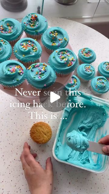 CAKESINPORTHACOURT on Instagram: "I love this 
PS: I DO NOT LAY CLAIMS TO THIS VIDEO." Decorator Frosting, Decorating 101, Cupcake Wars, Icing Tips, Cookie Frosting, April 3, Baking Ideas, Frosting Recipes, Cake Decoration