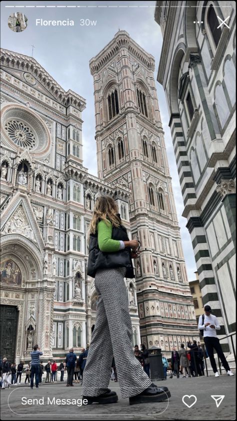 Leaning Tower Of Pisa Poses, Florence Poses Photo Ideas, Florence Italy Instagram Pictures, Florence Italy Picture Ideas, Pisa Italy Poses, Florence Instagram Pictures, Pisa Tower Photo Ideas, Firenze Photo Ideas, Florence Picture Ideas