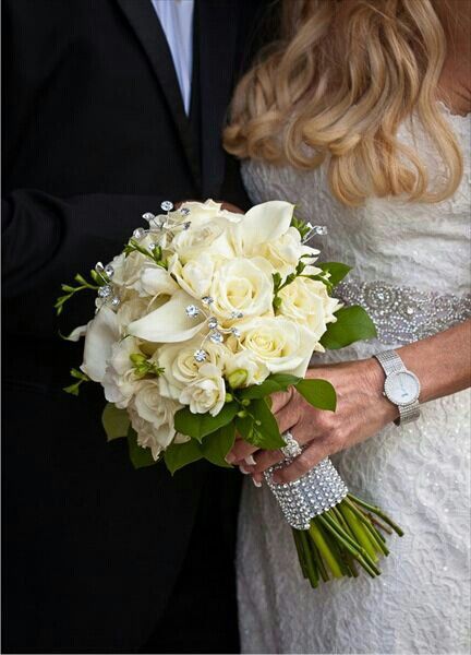 Ramo Bridal Bouquet With Rhinestones, Wedding Bouquets Sparkle, Bridal Bouquet Cala Lily, Bling Bridal Bouquet, Wedding Bouquet With Crystals, Crystals Bouquet, Cala Lilies, Vintage Rose Bouquet, Lily Bridal Bouquet