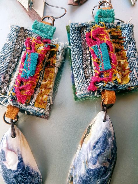 Jewelry Weaving, Textile Earrings, Metal Art Jewelry, Diy Fabric Jewellery, Boho Jewels, Fiber Art Jewelry, Fabric Jewellery, Original Jewelry Design, Denim Jewelry