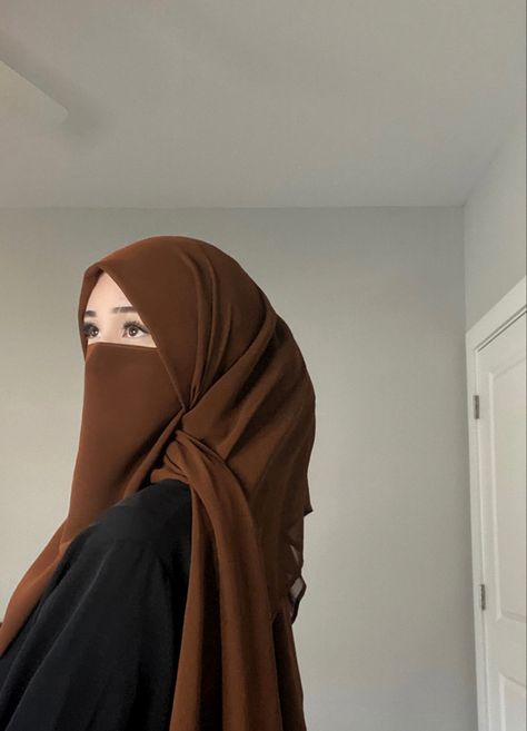 Niqab Aesthetic, Black Abaya Designs, Abaya Collection, Fesyen Islam, Simple Hijab Tutorial, Mode Hijabi, Niqab Fashion, Simple Hijab, Black Abaya