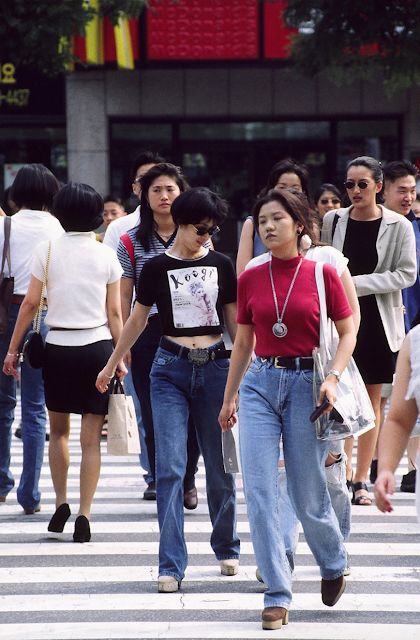 1990s South Korea Street Style: 18 Forgotten Trends All ’90s Koreans Were Obsessed With ~ vintage everyday Korea Street Style, 1990 Style, 90s Street Style, Korean Fashion Summer, Fashion 90s, Korean Fashion Outfits, Fashion Closet, 1990s Fashion, Linda Evangelista