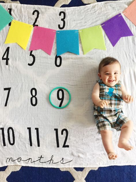 10 Can’t Miss Photos to Take at Every Stage | The Milestone Photo Series | 9-Month Olds • LORI•O•PHOTO Nine Months Baby Photoshoot, 9 Month Old Baby Photoshoot, 10 Months Photoshoot Ideas, 9 Month Old Baby, Student Christmas Gifts, Photo Shoot Ideas, Crawling Baby, Monthly Photos, Baby Smiles