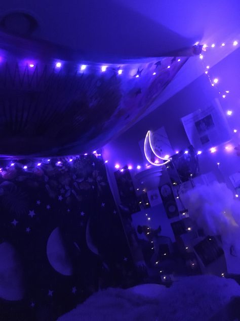 Witchy Bedroom Aesthetic Purple, Pastel Purple Room Aesthetic, Emo Bedroom Aesthetic, Purple Butterfly Room, Purple Aesthetic Bedroom, Pastel Goth Room Decor, Emo Room Decor, Pastel Goth Room, Stars Bedroom