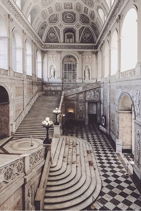 Versailles Architecture Baroque, Abandoned Castles, The Royal Palace, Abandoned House, Abandoned Mansions, Baroque Architecture, Grand Staircase, Architecture Old, Royal Palace