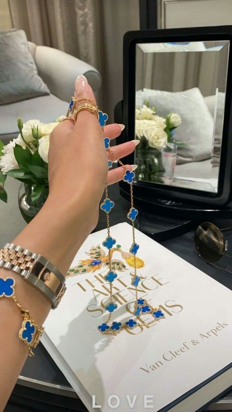 ᴀʟʟ ᴄʀᴇᴅɪᴛꜱ ᴛᴏ ᴛʜᴇ ᴏᴡɴᴇʀ 🧿 Blue Van Cleef, Van Cleef Bracelet, Cleef Bracelet, Van Cleef And Arpels Jewelry, Van Cleef & Arpels, Cute Bracelet, Expensive Jewelry Luxury, Clover Bracelet, Jewelry Fashion Trends