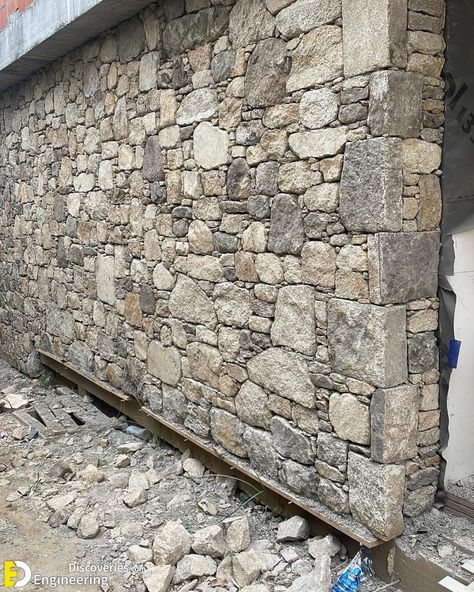 How To Install Natural Stone - DIY Stone Facing | Engineering Discoveries Diy Stone Wall, Building A Stone Wall, Bali Design, Stone Diy, Cladding Design, Stone Wall Cladding, Dry Stone Wall, Stone Walkway, Stone Masonry