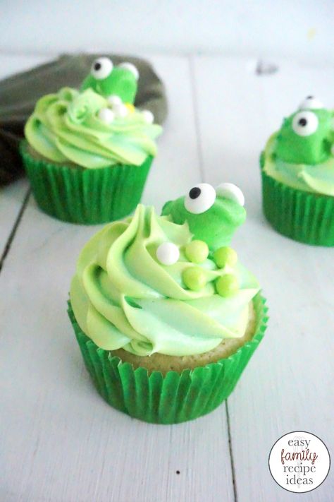 Frog Dessert Ideas, Frog Cupcakes Ideas, Tiana Cupcakes, Frog Desserts, Princess And The Frog Cupcakes, Frog Dessert, Frog Party Decorations, Family Recipe Ideas, Apple Bites Recipe