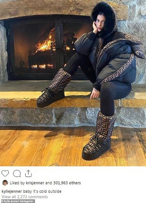 To keep her warm: Kylie Jenner has a Fendi down jacket, which sells online for $2,890 but ... Kylie Jenner Body, Fendi Jacket, Estilo Jenner, Looks Kylie Jenner, Robert Kardashian, Kylie Jenner Outfits, Snow Outfit, Kylie Kristen Jenner, The Simple Life