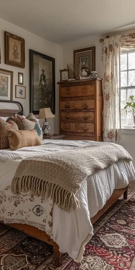 Cottage House Aesthetic Bedroom, Natural Earthy Home Design, Bedroom Inspirations Antique, Blue And White Farmhouse Bedroom, Bedroom Ideas With White Walls, Country Themed Bedroom, Bedroom Ideas Coastal, European Farmhouse Bedroom, Bedroom Ideas Blue