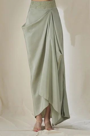 Anamika Khanna Drape Skirt, Anamika Khanna Cape Outfit, Draped Skirt Outfit, Anamika Khanna Cape, Cape Dress Indian, Rimzim Dadu, Draped Skirt Pattern, Sarong Pattern, Drape Skirt Pattern