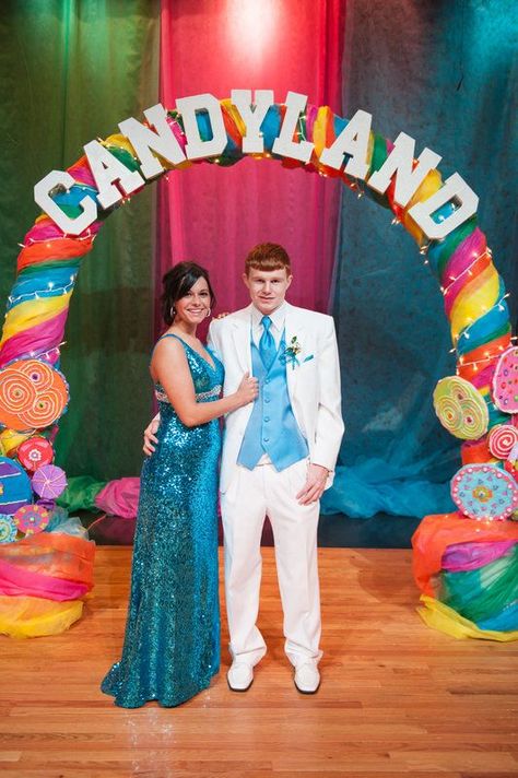 Student council on Pinterest | Student Council, Red Ribbon Week and Spirit Weeks Candy Land Sign, Homecoming Themes, Candy Land Birthday Party, Hansel Y Gretel, Dance Decorations, Prom Themes, Dance Themes, Candy Land Christmas Decorations Diy, Candyland Birthday