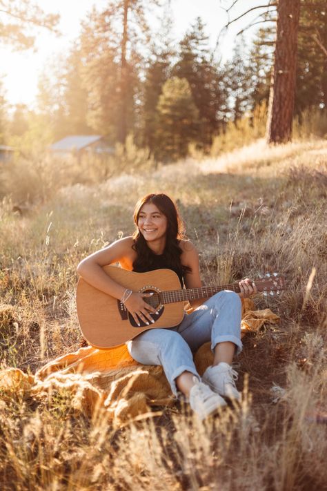 Senior Portraits With Guitar, Senior Picture Music Ideas, Poses With A Guitar, Photoshoot Ideas Musician, Senior Picture Guitar, Musician Senior Pictures, Guitar Pictures Photography, Senior Picture Ideas With Guitar, Photography With Guitar