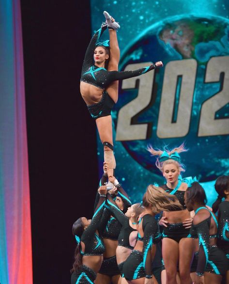 Ryan Cea, Ryan Cummings Cheer, Allstar Cheer Aesthetic, Ryan Cummings, Great White Sharks Cheer, Cheerleading Pics, Cheer Practice Outfits, Senior Elite, Cheer Aesthetic