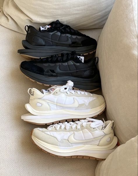 Nike Sacai Outfit Men, Sacai Outfit, Nike Sacai Vaporwaffle, Sneaker Aesthetic, Sacai Nike, Nike Sacai, Trendy Shoes Sneakers, Shoe Wishlist, Black Gums