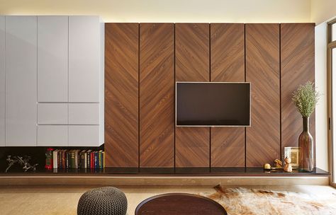 A Necessarily Compact Design In Singapore | Habitus Living Tv Cabinet Designs, Tv Wanddekor, Tv A Muro, Tv Feature Wall, Designs For Living Room, Tv Fal, Tv Wall Cabinets, Modern Tv Wall Units, Modern Tv Cabinet