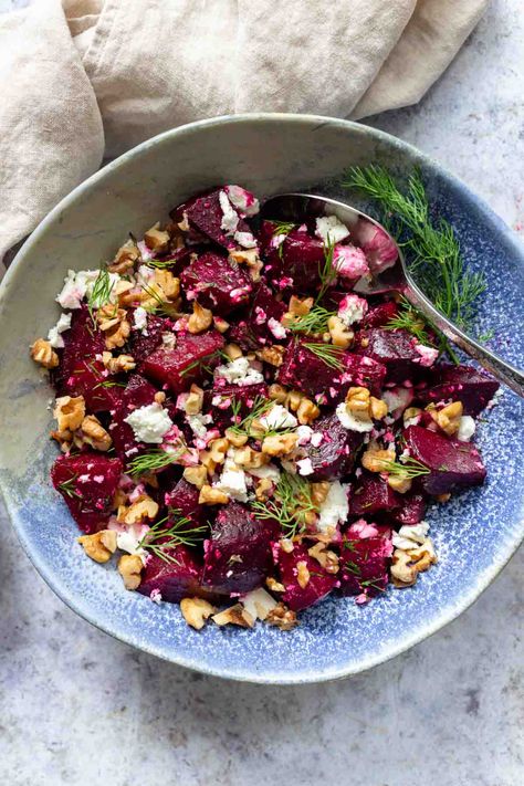 Beetroot And Feta Salad, Feta Salad Recipe, Beetroot Recipes, Feta Salat, Salad With Feta, Simple Vinaigrette, Walnut Recipes, Beetroot Salad, Apple Salad