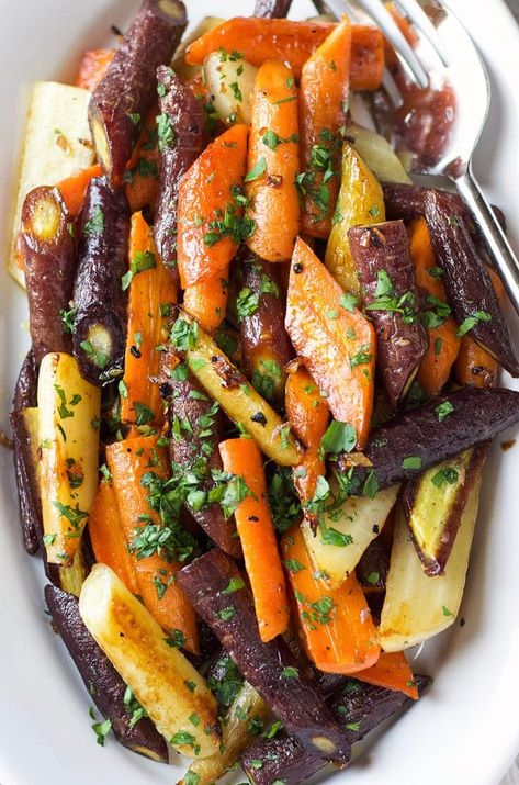 Rainbow Carrot Recipes, Carrots Garden, Carrots In Oven, Garden In The Kitchen, Oven Roasted Carrots, Carrots Side Dish, Roasted Rainbow Carrots, Roasted Carrots Recipe, Honey Roasted Carrots