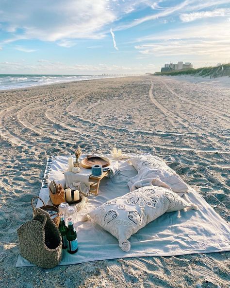 C O L L E C T I V E L A W on Instagram: “✨ Cozy beach set up for a lovely couple celebrating their 25th wedding anniversary ... Collective Law is so honored to be apart of your…” Beach Date Set Up Ideas, Beach Anniversary Ideas, Anniversary Aesthetic, Beach Bday, Beach Setup, Beach Anniversary, Sunset Picnic, Bday Celebration, Couple Celebrating