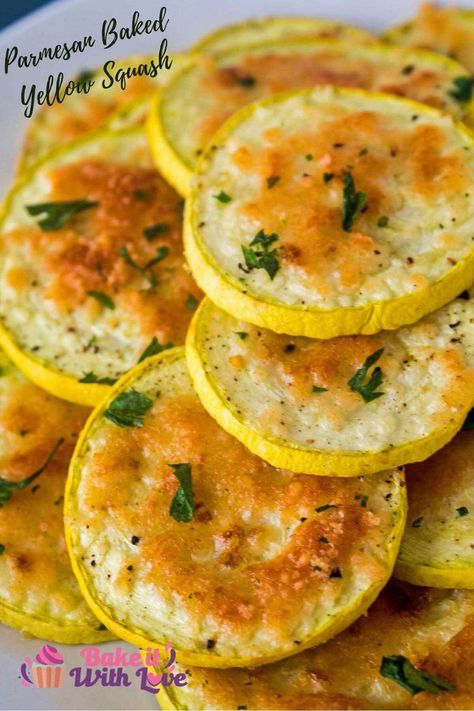 Gooseneck Squash Recipes, Straightneck Squash Recipes, Yellow Crookneck Squash Recipes, Squash With Parmesan Cheese, Parmesan Yellow Squash, Crookneck Squash Recipes, Baked Yellow Squash, Oven Baked Vegetables, Roasted Yellow Squash