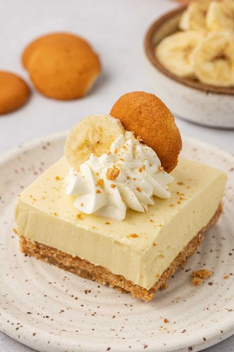 These easy no bake banana pudding cheesecake bars are the perfect summer treat! Made with a vanilla wafer crust and no bake banana cheesecake Banana Cheesecake Bars, No Bake Banana Cheesecake, Banana Pudding Cheesecake Bars, Vanilla Wafer Crust, Banana Cream Cheesecake, Banana Cream Pudding, Easy Banana Pudding, No Bake Banana Pudding, Pudding Cheesecake