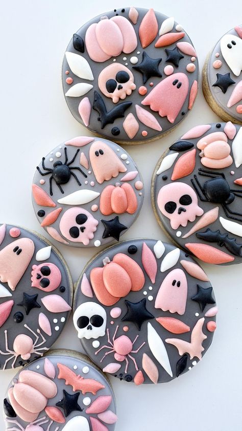 Sunset Cookies, Queen Cookies, Spooky Cookies, Fall Decorated Cookies, Galletas Halloween, Halloween Sugar Cookies Decorated, Cookie Contest, Cookies Halloween, Cookie Decoration