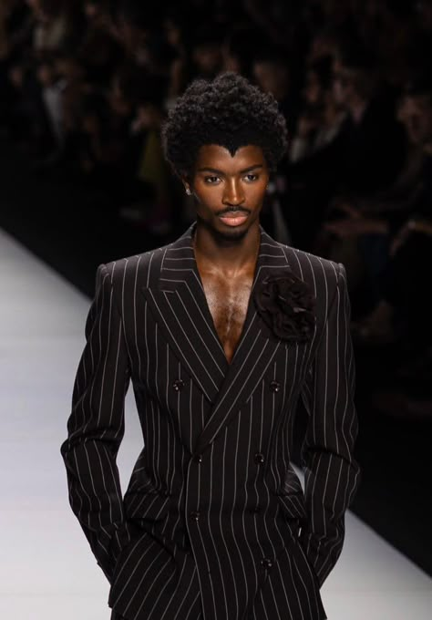 Alton Mason Runway, Alton Mason Aesthetic, Afro Ideas, Models Catwalk, Movie Premiere Red Carpet, Dramatic Essence, Alton Mason, Guy Fits, Model Lifestyle