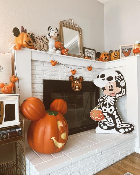 disney halloween decor Disney Halloween Diy, Disney Halloween Decor, Disney Halloween Decorations, Disney Halloween Parties, Mickey Halloween Party, October Outfits, Halloween Mantle, Halloween Decor Ideas, Mickey Mouse Halloween