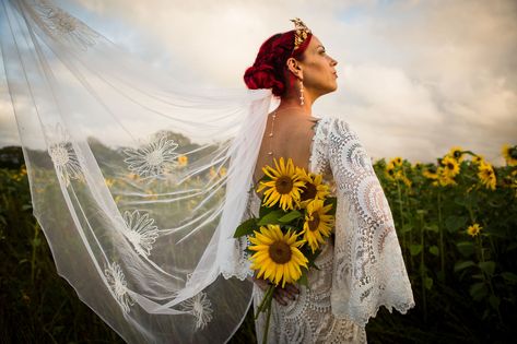 Sunflower Dress Aesthetic, Sunflower Veil, Floral Wedding Veil, Floral Wedding Veils, Sunflower Season, Sunshine Photos, Sunflower Themed Wedding, Sunflower Dress, Unconventional Wedding