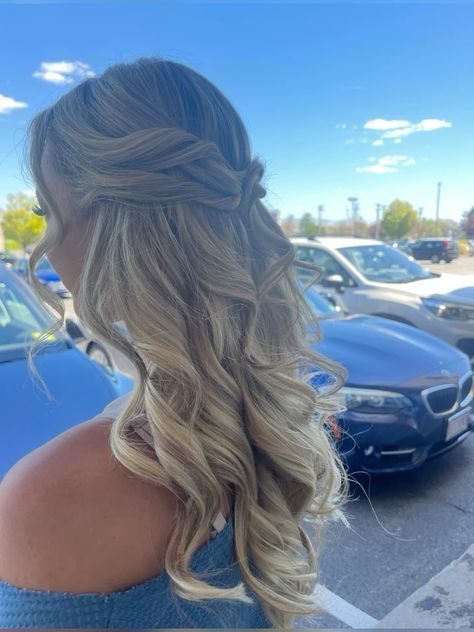 Hoco Hair With Strapless Dress, Homecoming Hairstyles For Mid Length Hair, Long Blonde Prom Hair, Hoco Hair And Makeup Ideas, Homecoming Curled Hairstyles, Pretty Hairstyles For Homecoming, Prom Half Up Half Down Hair Braids, Prom Hairstyles Brunette, Homecoming Hairstyles For Straight Hair