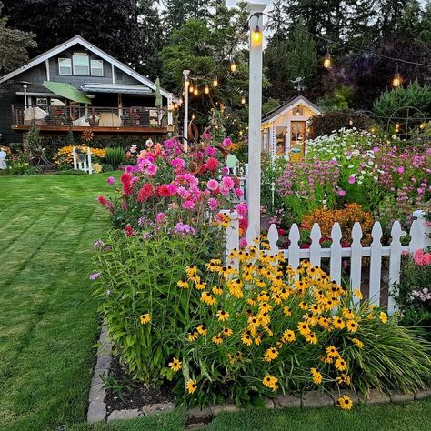 Are you ready for some summer garden and greenhouse inspiration? I can't wait to share my 15 favorite summer cottage garden greenhouse views with you. #greenhouse #gardengreenhouse #cottagegarden #summergarden Garden Concept, Planning Garden, Garden Nails, Backyard Gardens, Gardens Ideas, Gardening Landscaping, Gardening Design, Piscina Natural, Cottage Garden Design