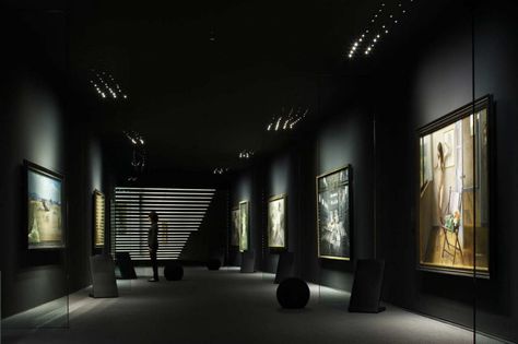 A dark gallery... Unusual and very effective. Hoki Museum / Nikken Sekkei Museum Interior, Art Gallery Interior, Realistic Oil Painting, Dark Interiors, Realistic Paintings, Art Video, Museum Exhibition, Exhibition Space, Design Museum