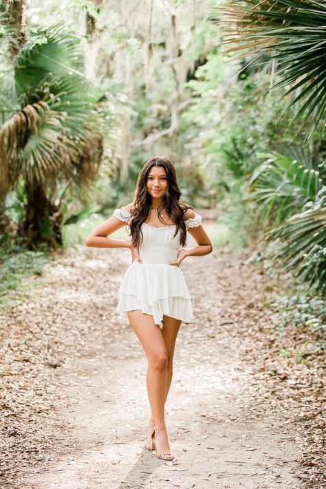 Posing and outfit ideas for high school senior girls in the wooded area - Jacksonville FL photographer Posing Ideas For Women In Dress, Model Pose Female, Ladies Poses Photo Shoot, Women Poses Photography Portraits, Photo Shoot Poses For Ladies, Poses For Female Photoshoot, Photoshoot Outside Poses, Senior Casual Poses, Poses For Ladies Photography