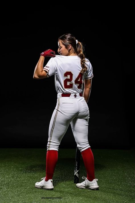 Softball Poses For Pictures Media Day, Softball Photo Poses, Softball Team Photoshoot Ideas, Softball Senior Banner Poses, Softball Banner Pictures, Media Day Softball Poses, Softball Media Day Pictures, Baseball Media Day, Softball Action Shots